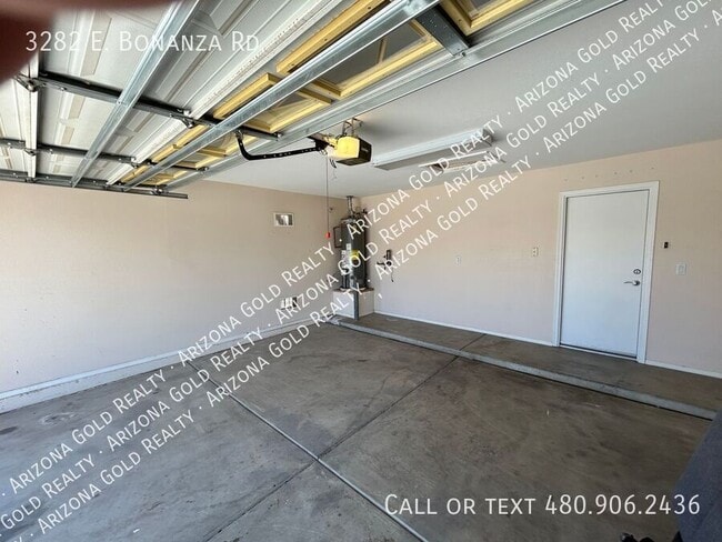 Building Photo - 3282 E Bonanza Rd