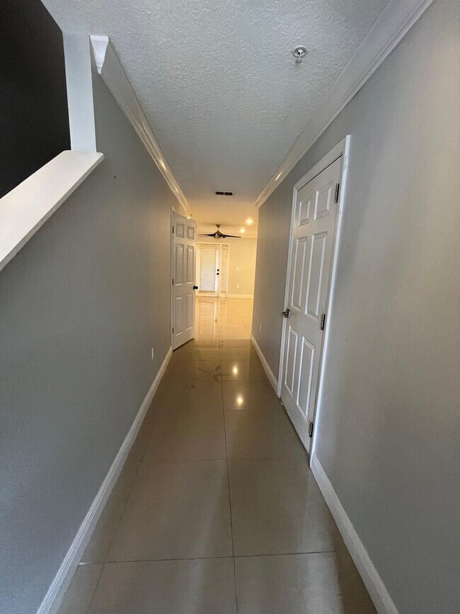 Building Photo - 410 Tradition Ln