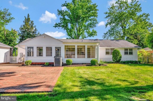 Building Photo - 1732 Beverly Dr