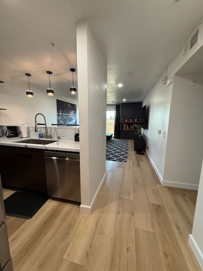 Building Photo - Remodeled 1bed/1bath right in the heart of...