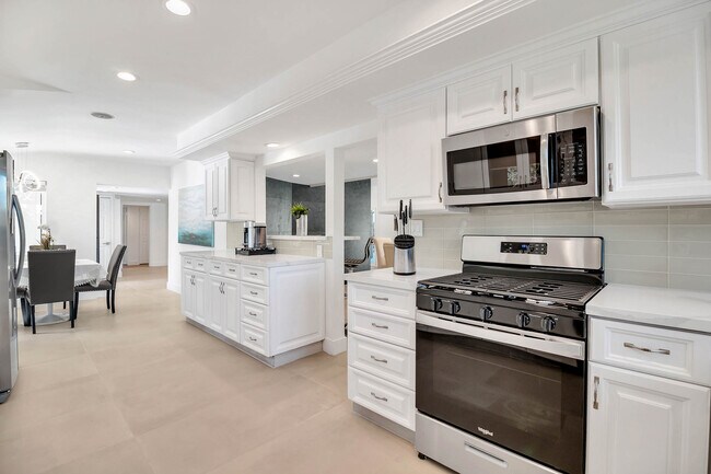 KITCHEN - 16047 Meadowcrest Rd