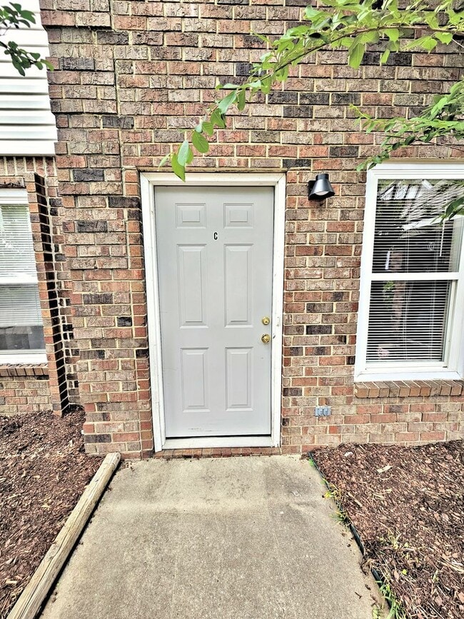 Building Photo - 2824 Wimberly Dr SW