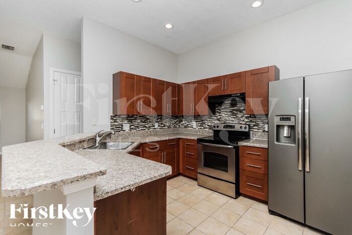 Building Photo - 2721 Stratford Pointe Dr