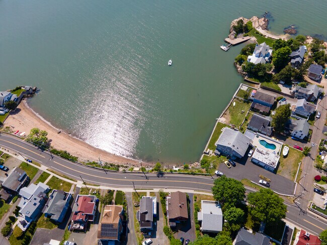 Primary Photo - 198 Shore Dr