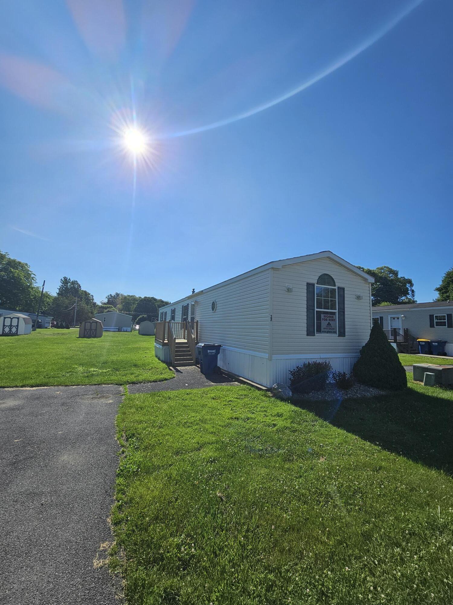 Building Photo - 27 Woodside Ln