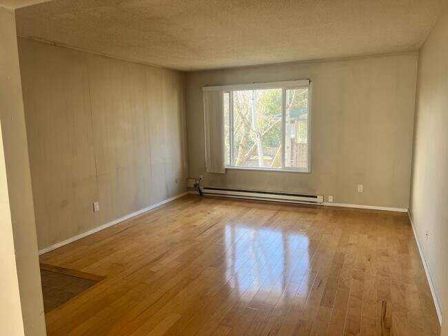 Building Photo - 2036 SE Ash St
