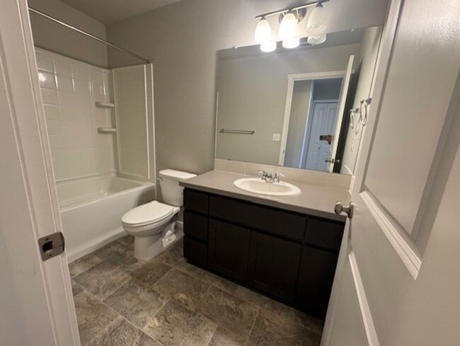 Building Photo - MOVE IN SPECIAL $1000 OFF FIRST MONTH'S RE...
