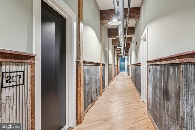 Building Photo - 201 Leverington Ave
