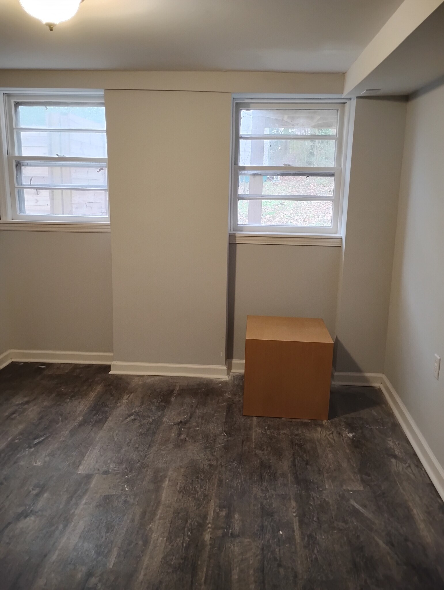 King or Queen Bed will fit in bedroom - 210 Edward St