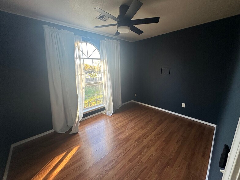 Bedroom 2 with view - 1004 Shadowlake Rd