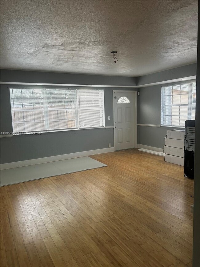 Building Photo - 3720 SW 32 Ave