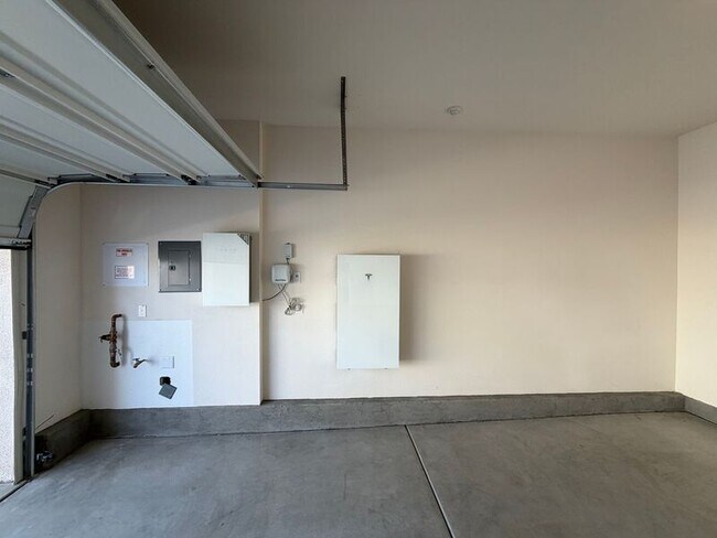 Building Photo - 36549 Altisima Dr