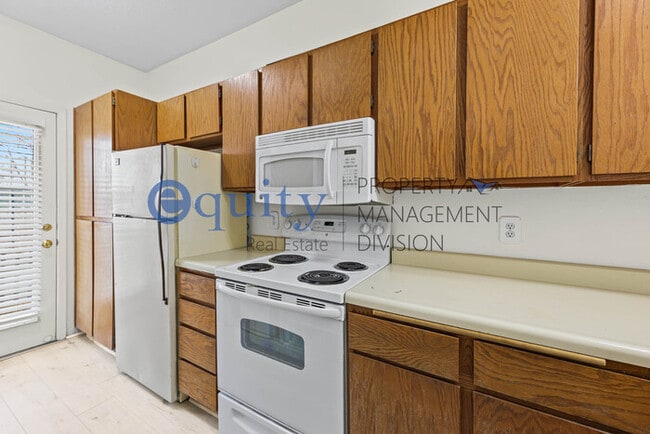 Building Photo - Beacon Hill Circle Condo