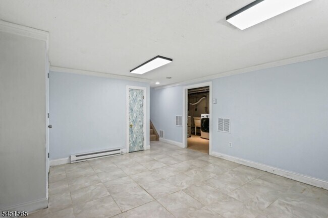 Building Photo - 18 Deerwood Ave