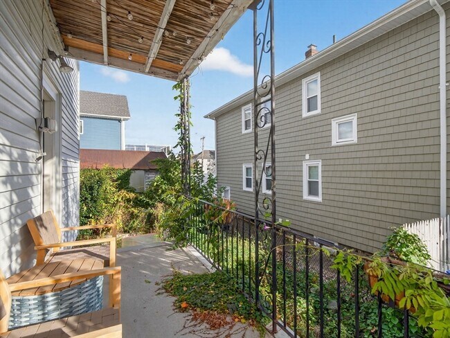 Building Photo - 35 Hancock St