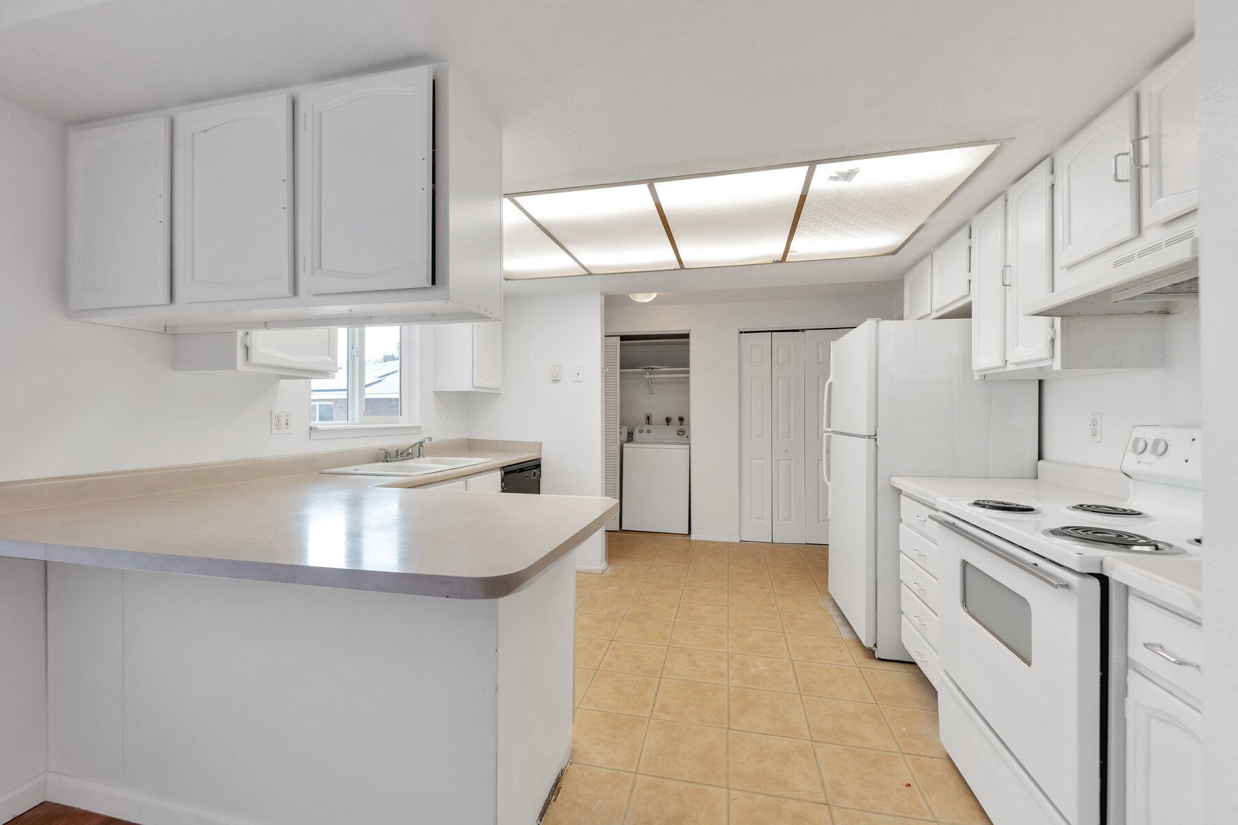Building Photo - 104 W 5050 S