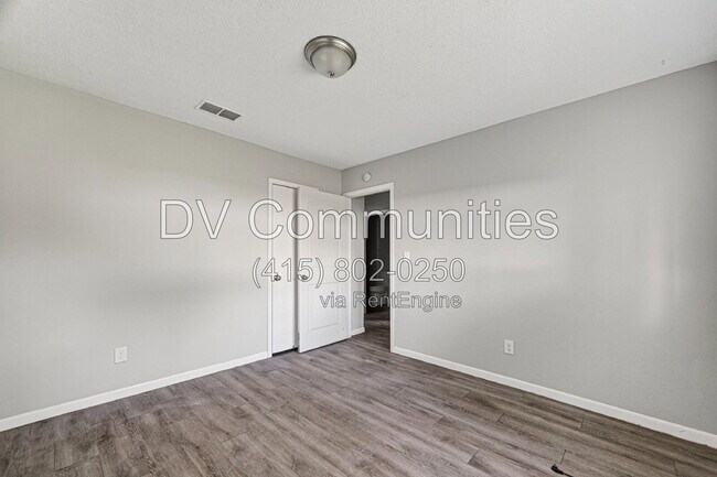 Building Photo - 16835 S Lighthouse Dr