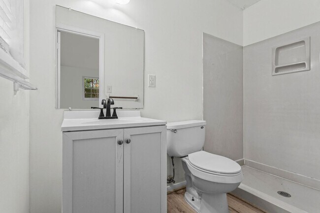 Building Photo - 6096 Hillpine Dr