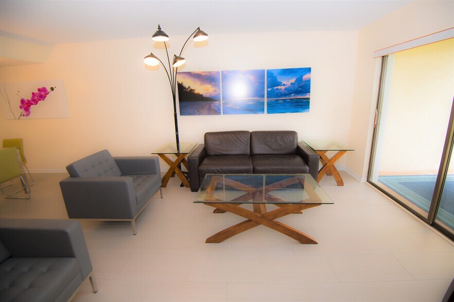 Building Photo - 5579 NE Gulfstream Way