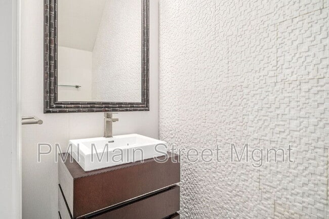 Building Photo - 689 Evening Sky Dr