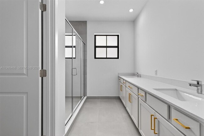 Building Photo - 15441 SW 20 Ln