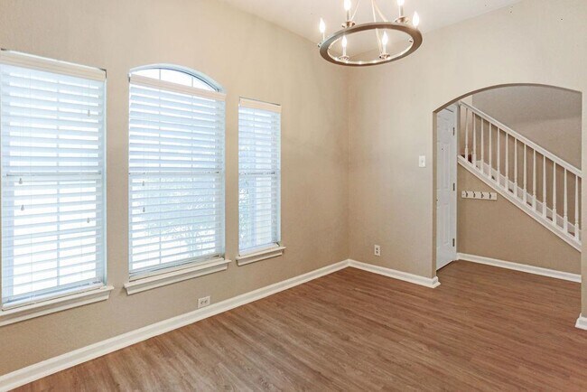 Building Photo - 1611 Abbey Ln