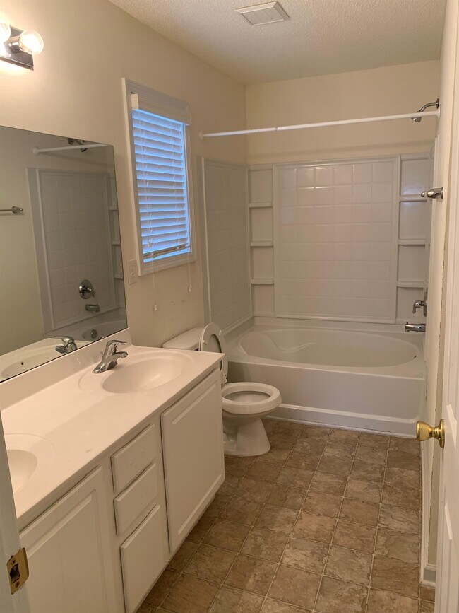 Building Photo - 1800 Lake Carolina Dr