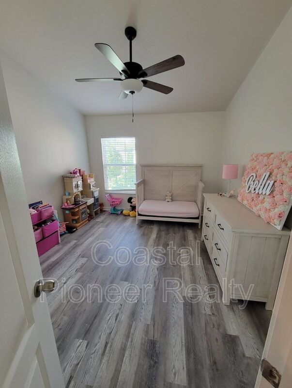 Building Photo - 26636 Castleview Way