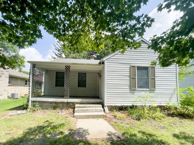 Building Photo - 1408 N Lorraine Ave
