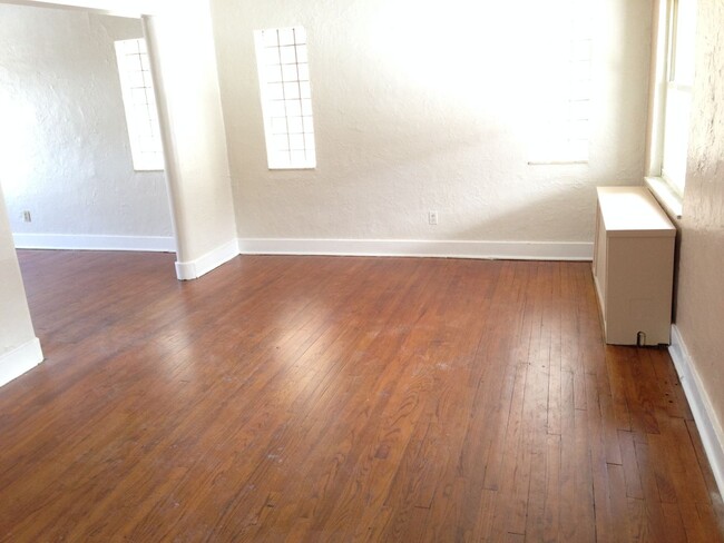 Building Photo - Squirrel Hill - Single Family House on Ros...