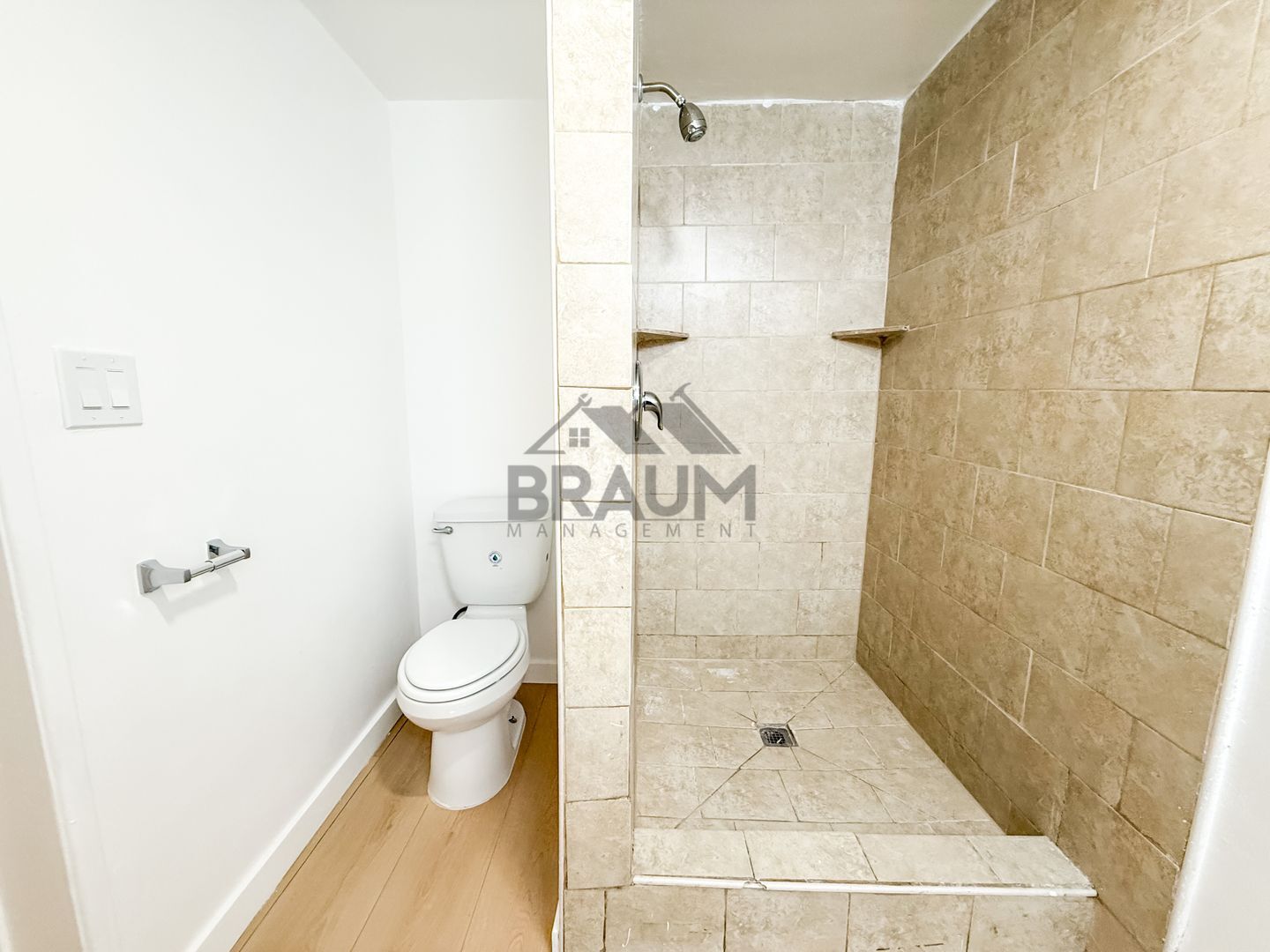 Building Photo - 5252 Hermitage Ave