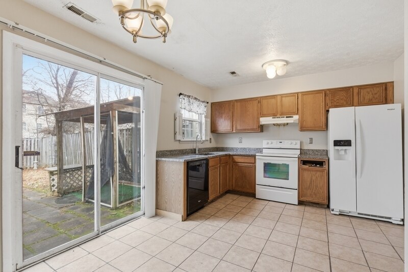 Building Photo - 72 Chelmsford Ct