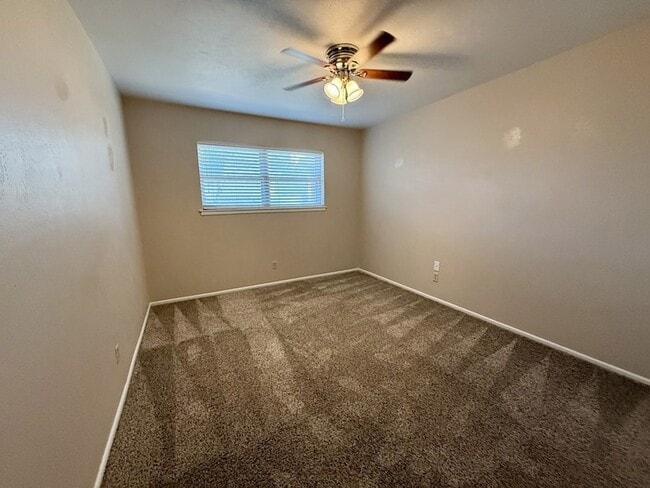 Building Photo - 2507 Camarie Ave