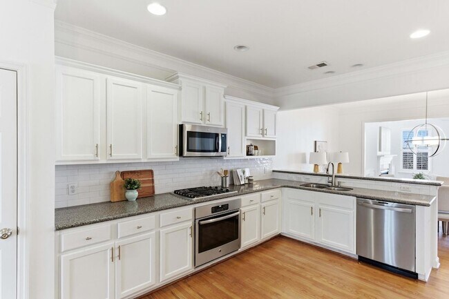 Building Photo - 124 Palm Cove Way