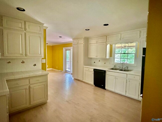 Building Photo - 4010 Medford Dr SE