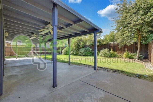 Building Photo - 7005 Woodside Dr