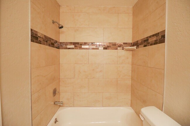 Building Photo - This Beautiful Home by Hunter Park is Wait...