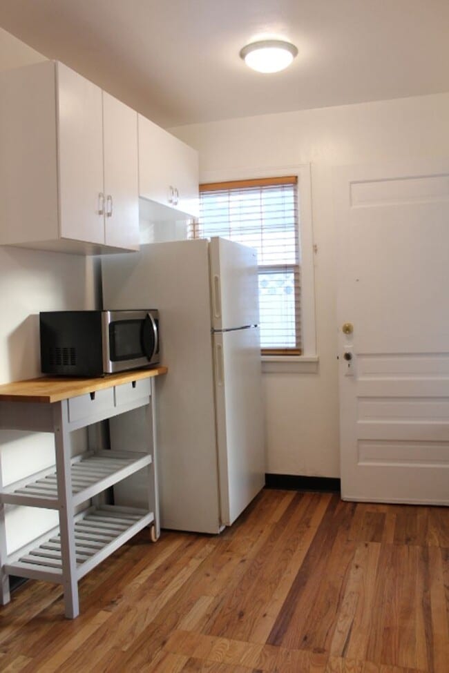 Building Photo - Charming 3 BR/1 BA  Home located In Villa ...