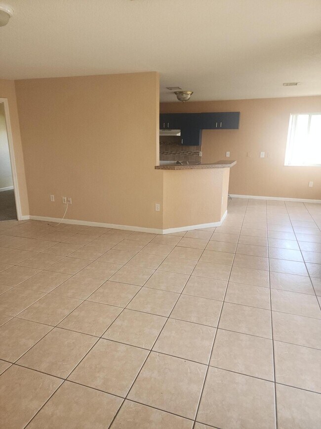 Building Photo - 8804 NW 38th Dr