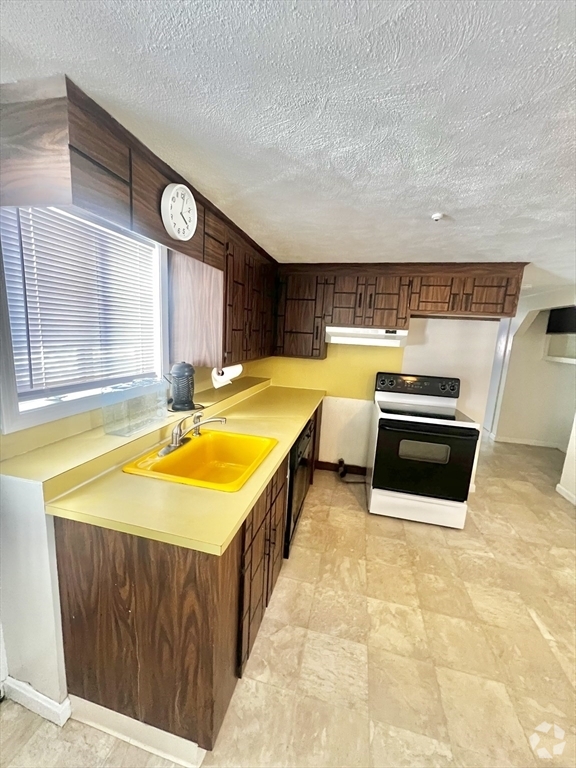 Building Photo - 82 Trueman Dr