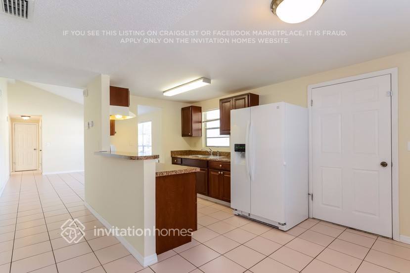 Building Photo - 6401 Bali Ct