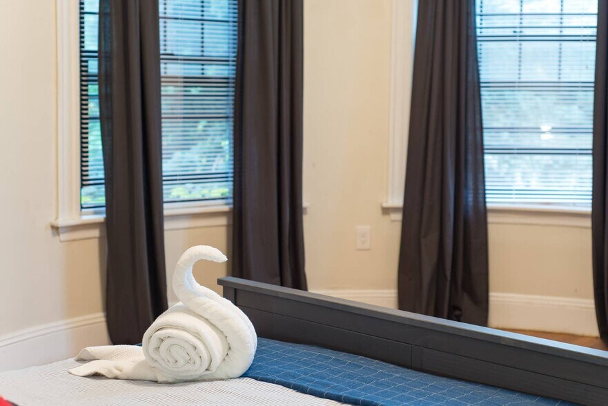 Building Photo - 1249 Beacon St