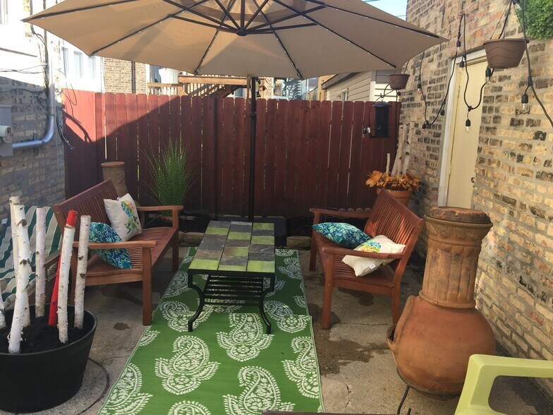 Great for outdoor seating - 6423 N Claremont Ave