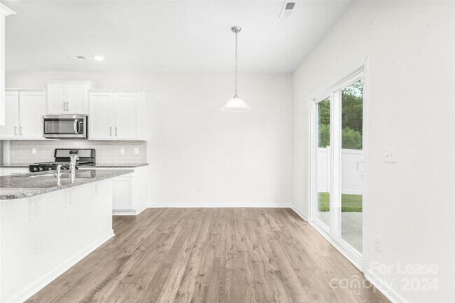 Building Photo - 3933 Meadow Green Dr