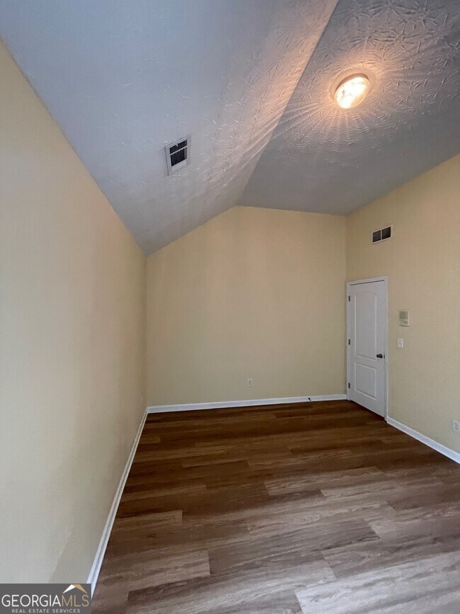 Building Photo - 3875 Hadley Rd