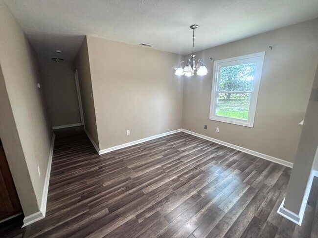 Building Photo - 5523 Livingston Dr