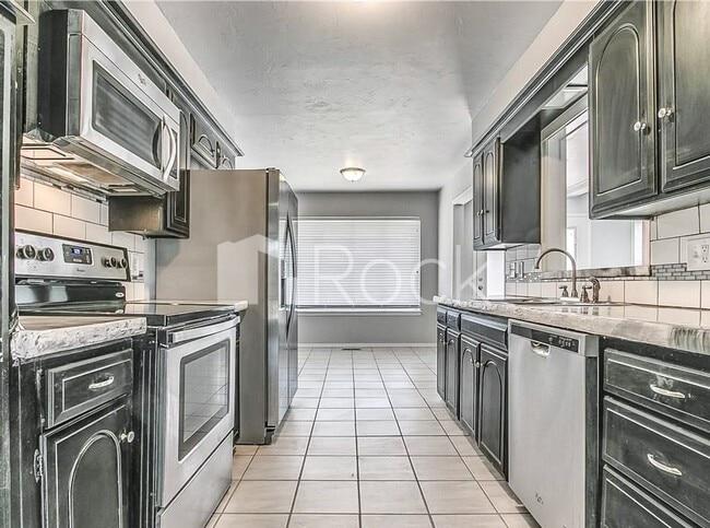 Building Photo - 12508 High Meadow Dr
