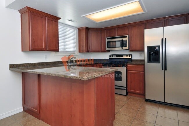 Building Photo - 887 Cedar Pine Ct
