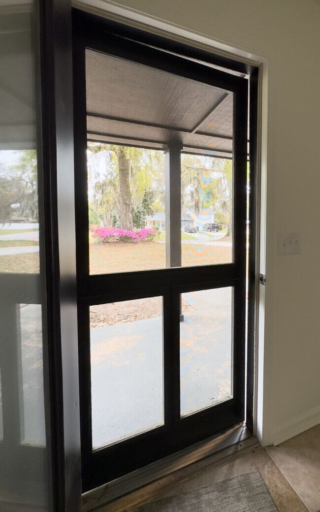 Building Photo - 3BR Home in Shell Point – Sunroom | Garage | Prime Location