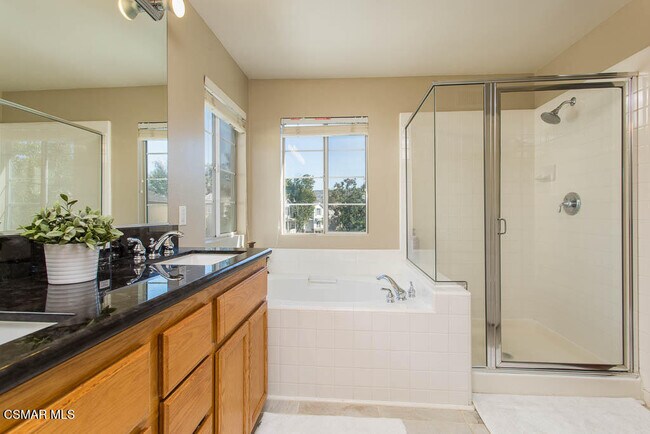 Building Photo - 2527 Aurora Ln
